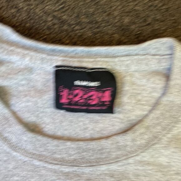 VTG Ramones Unisex Y2K Gray Presidential Grunge T Shirt Size Medium NYC Skyline - Picture 3 of 9